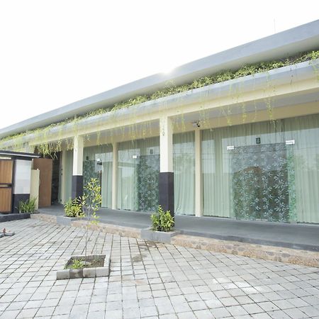 V Canggu Dormitory Εξωτερικό φωτογραφία